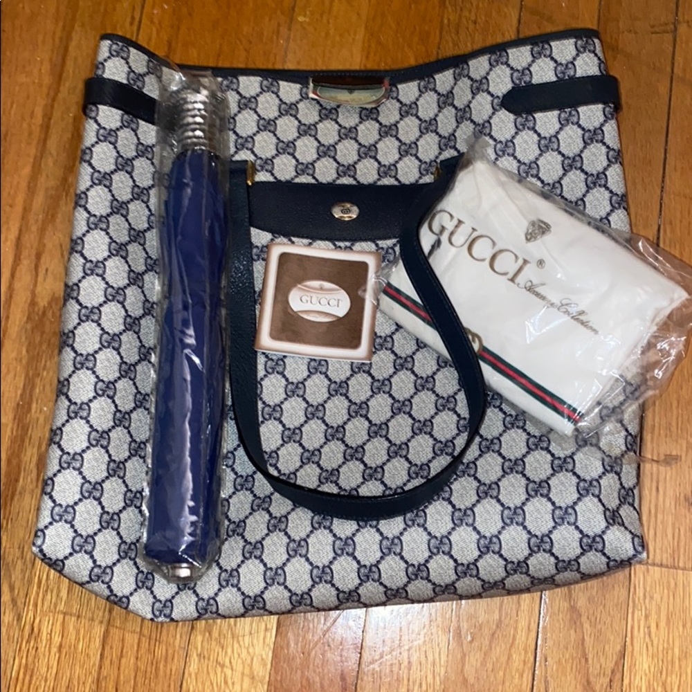 Gucci Purse with Umbrella and Cloth Bag